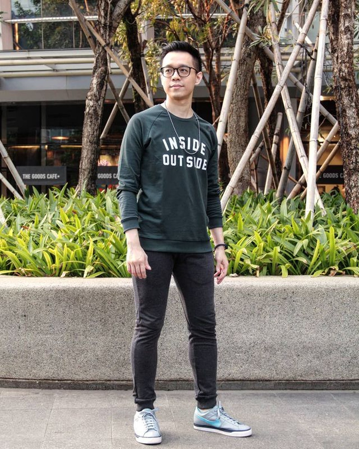 Nama presenter Ardes Goenawan sedang jadi perbincangan usai Timnas Indonesia kalah di final Piala AFF&period; Yuk intip potretnya&excl;