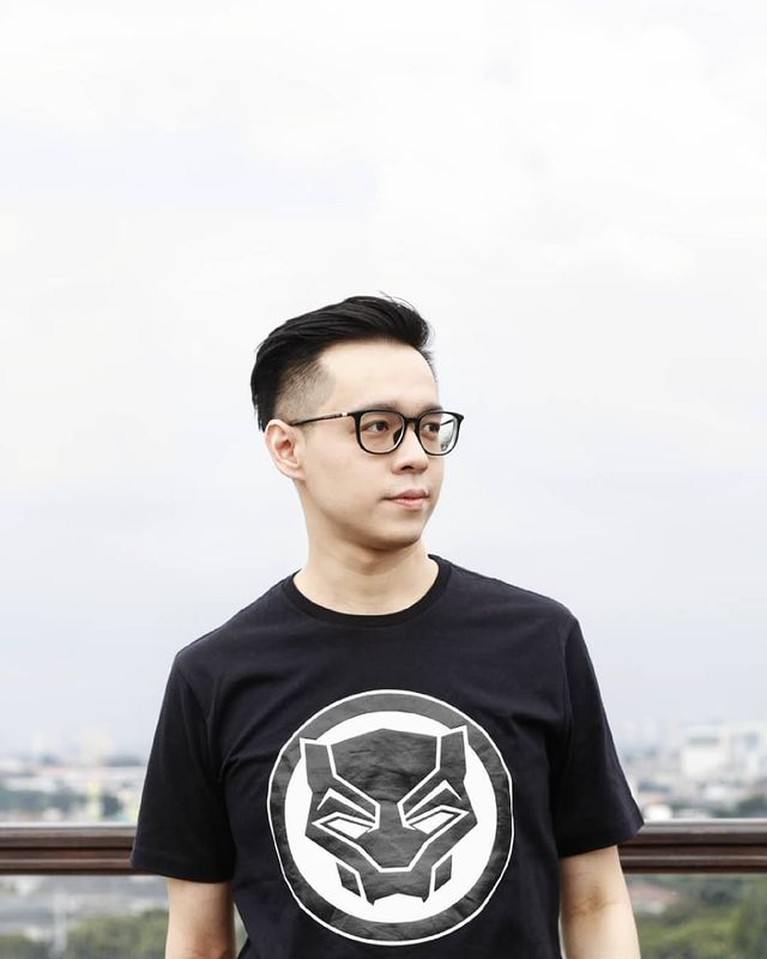 Nama presenter Ardes Goenawan sedang jadi perbincangan usai Timnas Indonesia kalah di final Piala AFF. Yuk intip potretnya!