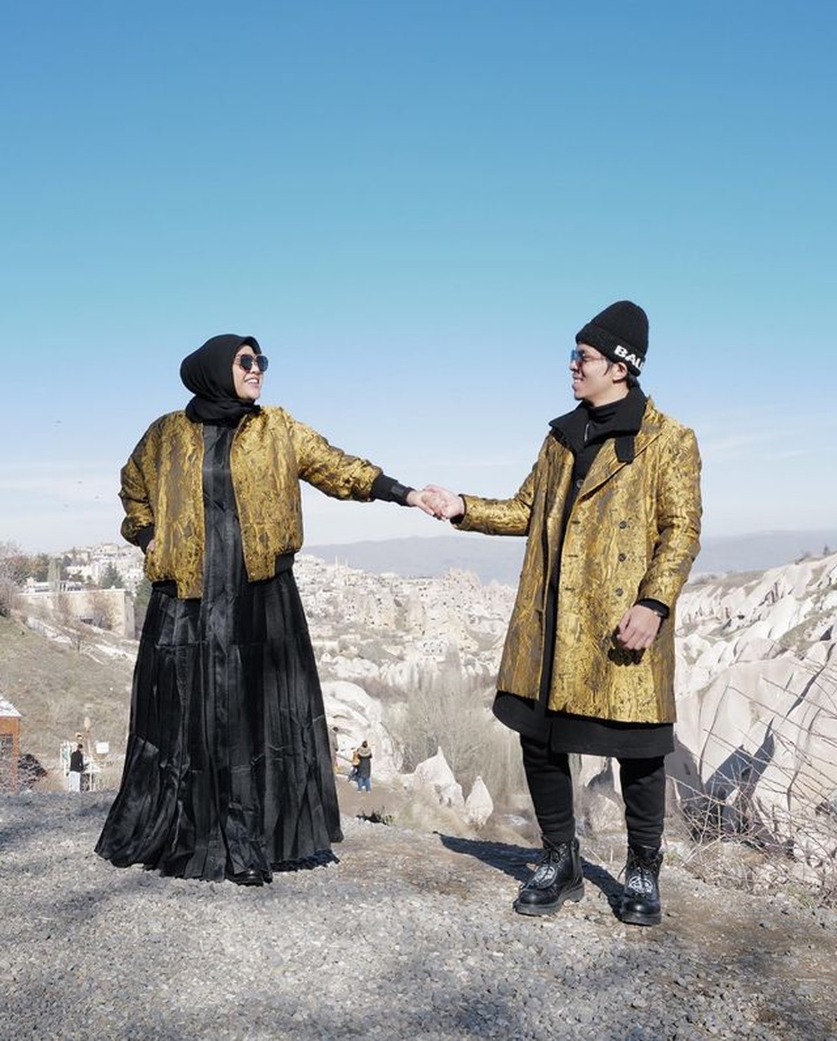 Atta Halilintar dan Aurel Hermansyah tengah menikmati babymoon berkunjung ke Cappadocia&comma; Turkey&period; Yuk intip kemesraan mereka&excl;