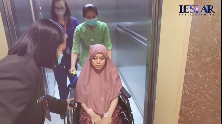 8 Momen Detik-detik Haru Lesti Kejora Lahirkan Baby L Persalinan Lesti Kejora menjadi jauh dari waktu perkiraan lahiran. Ini potret detik-detik Lesti lahirkan baby L yang baru diungkap!