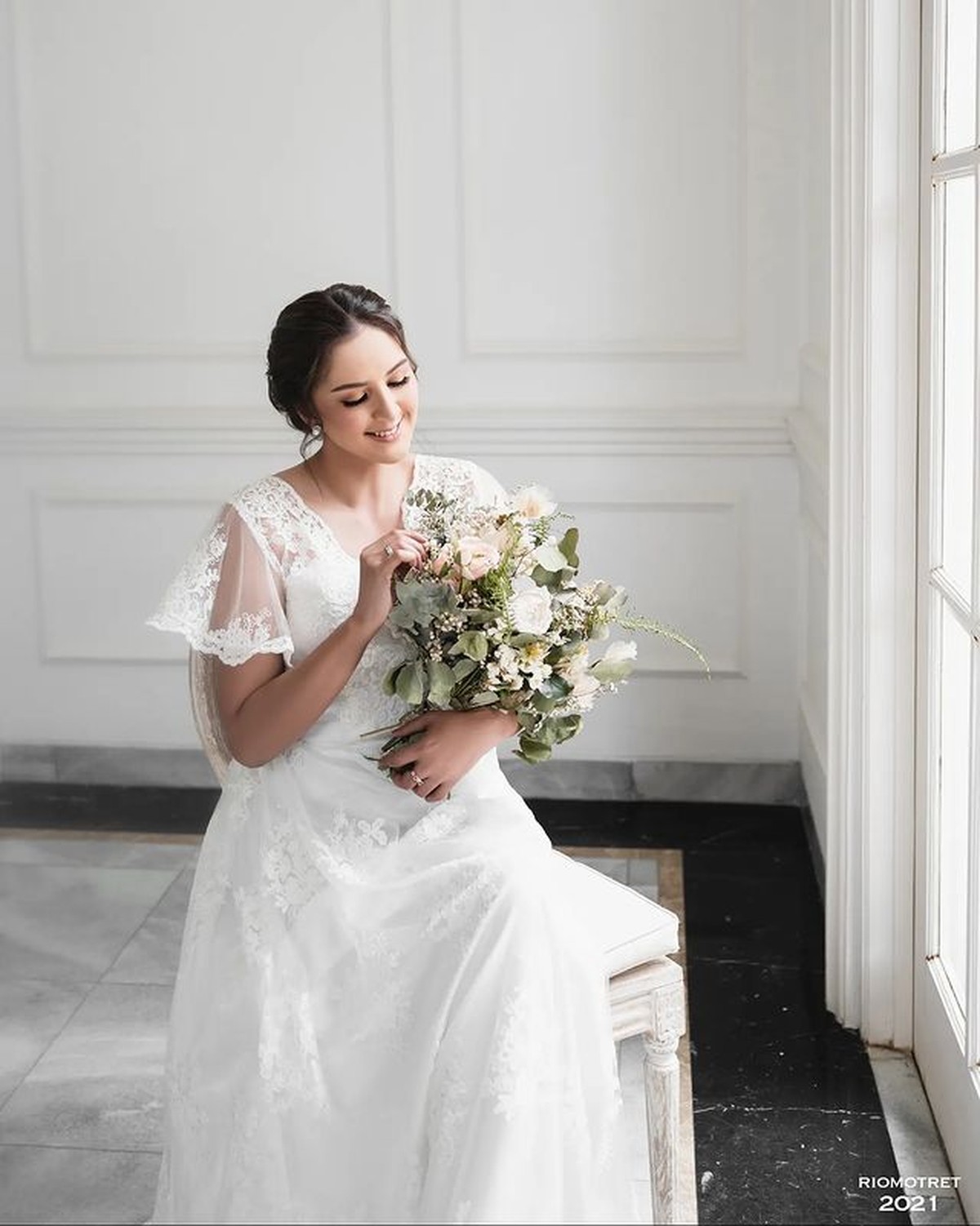 Darius Sinathrya dan Donna Agnesia melakukan sesi pemotretan rayakan 15th ulang tahun pernikahan mereka&period; Yuk intip&excl;