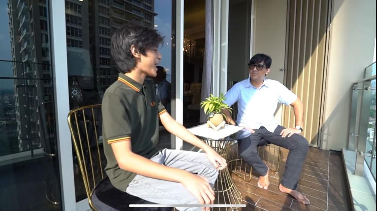 Andre Taulany membelikan satu unit apartemen mewah untuk putranya Kenzy yang baru lulus SD&period; Yuk intip&excl;