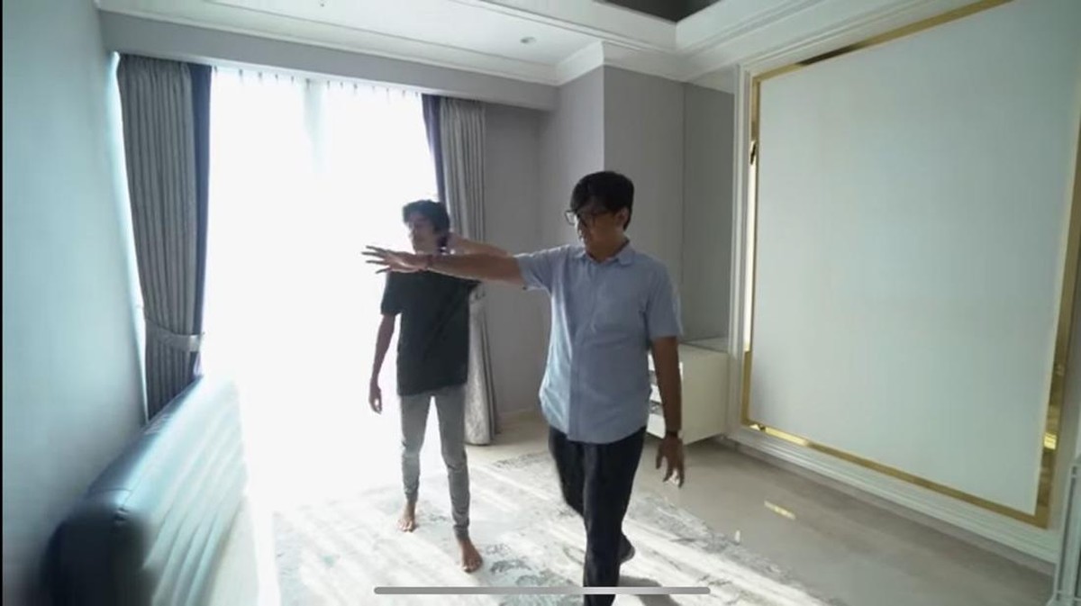 Andre Taulany membelikan satu unit apartemen mewah untuk putranya Kenzy yang baru lulus SD&period; Yuk intip&excl;