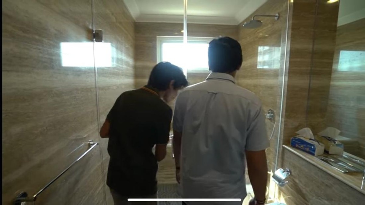 Andre Taulany membelikan satu unit apartemen mewah untuk putranya Kenzy yang baru lulus SD&period; Yuk intip&excl;