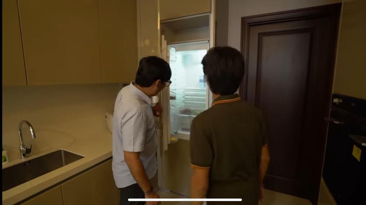 Andre Taulany membelikan satu unit apartemen mewah untuk putranya Kenzy yang baru lulus SD&period; Yuk intip&excl;