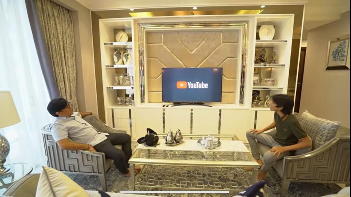 Andre Taulany membelikan satu unit apartemen mewah untuk putranya Kenzy yang baru lulus SD&period; Yuk intip&excl;