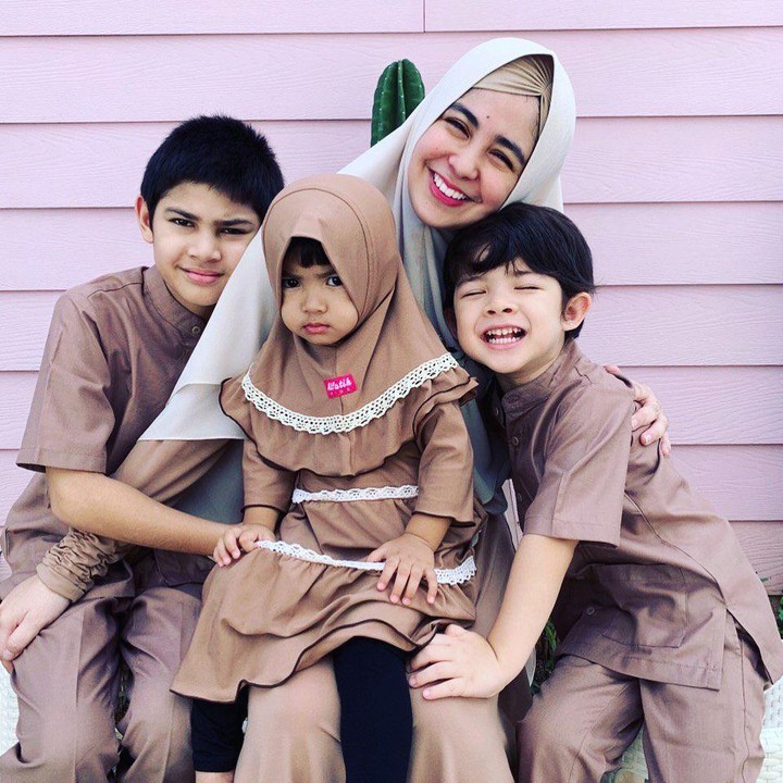 <p>Lama tak terdengar, Risty Tagor kini sedang sibuk menjalani perannya sebagai Bunda tiga anak, yakni Arsen, Arkana, dan si bungsu Arsyila. (Foto: Instagram @ristytagor)</p>