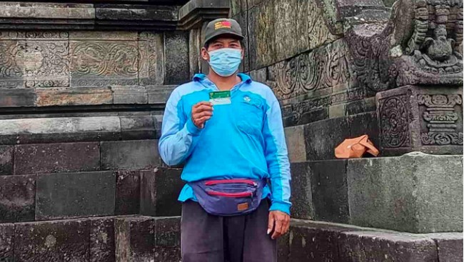 Menjadi peserta JKN-KIS dari segmen peserta Pekerja Penerima Upah (PPU), Nurdiyono (33) telah memetik manfaat program untuk pengobatan keluarganya.