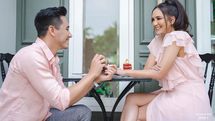 Donna Agnesia dan Darius Sinathrya