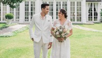 Ulang Tahun Pernikahan ke-15, Donna Agnesia & Darius Pakai Baju Pengantin Lagi