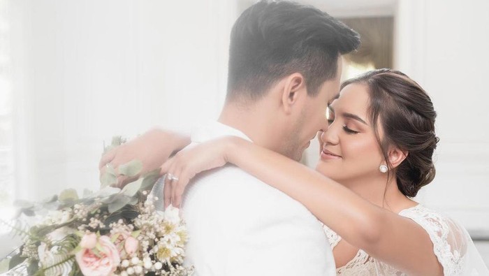 Donna Agnesia dan Darius Sinathrya