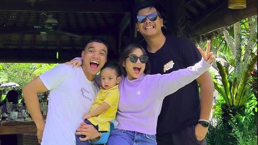 Gala Sky liburan ke Bali bareng Fuji dan Fadly