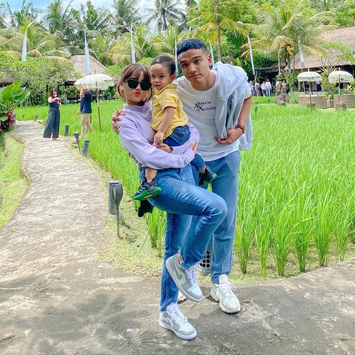 <p>Tak hanya Fadly, Fuji juga kerap mem-posting fotonya dengan Gala, nih. Dalam caption, Fuji pun kembali mengingat kalau dirinya kerap pergi ke Bali bersama Vanessa Angel dan Bibi. (Foto: Instagram: @fuji_an)</p>