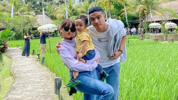 GALA BERIKAN REAKSI SERUPA SAAT LIHAT FOTO AYAHNYA