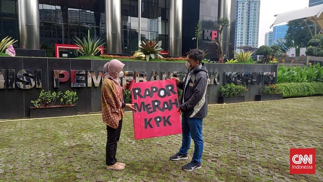 Komisi Pemberantasan Korupsi (KPK) membuka seleksi 11 jabatan yang terdiri dari dua Jabatan Pimpinan Tinggi (JPT) madya dan sembilan JPT Pratama.