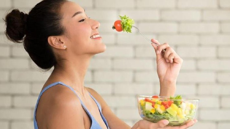 Sebelum melakukan diet karbohidrat, ketahui berbagai cara melakukannya di sini yuk, Bunda. Ada diet rendah karbohidrat khas hingga diet mediterania, lho.