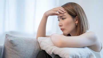 PENYEBAB DAN CARA MENGATASI POSTPARTUM DEPRESSION