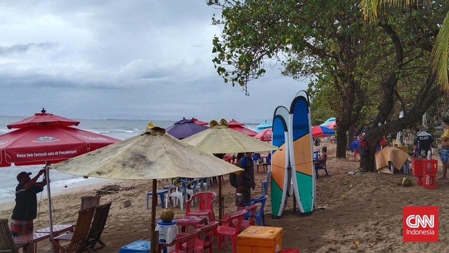 Satgas Covid-19 memperketat pintu masuk ke Bali usai temuan kasus Omicron yang menginfeksi wisatawan asal Surabaya.