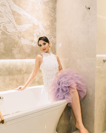 Lateksda jinsiy aloqada bolgan qizning fotosurati Lateksda jinsiy aloqada bolgan qizning fotosurati