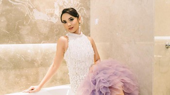 Jina Rayderning yalangoch fotosuratlari