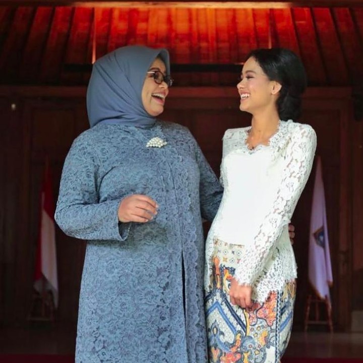 <p>Di 2020, Mutiara Baswedan berhasil menyelesaikan studinya di Universitas Indonesia. Ia resmi menjadi sarjana hukum, Bunda. (Foto: Instagram @mutiarabaswedan)</p>