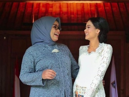 Terpopuler: Potret Cantik Putri Anies Baswedan - Desain Mushola Rumah Minimalis