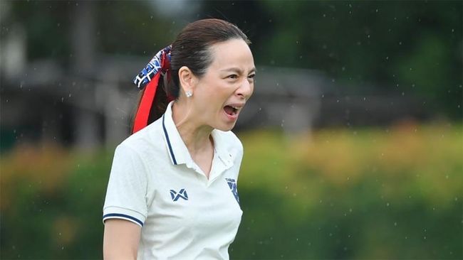 Madam Pang: Terima Kasih Fans Indonesia Manajer timnas Thailand Madam Pang mengucapkan terima kasih untuk fans Indonesia setelah pertandingan Indonesia vs Thailand di Piala AFF 2022.