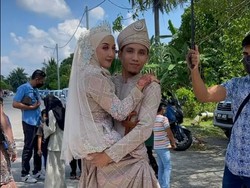 Viral Bikin Haru Momen Pengantin Tanpa Kaki Digendong Suaminya Saat Menikah