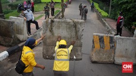 FOTO: Kisah Beton Barrier di BKT Pencegah Kerumunan Tahun Baru