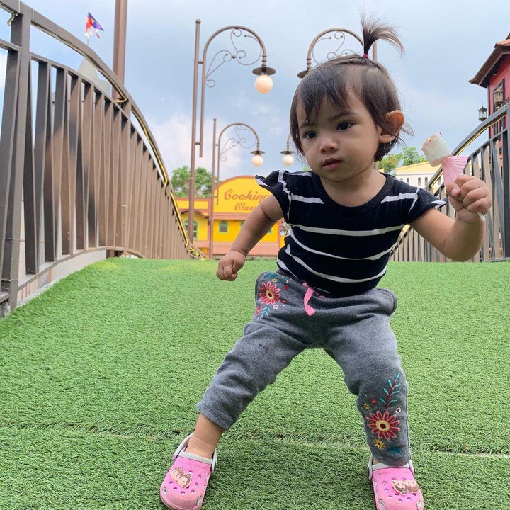 <p>Cyila tak cuma imut, dia juga tumbuh jadi anak yang aktif. Seperti anak seusianya, Cyila juga suka bermain di outdoor. (Foto: Instagram @ristytagor)</p>