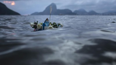 FOTO: Berharap Berkah dari Dewi Laut di Brazil