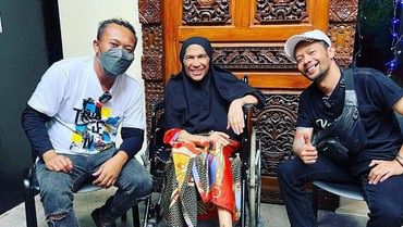 Sule Perlihatkan Kondisi Terkini Kesehatan Dorce Gamalama