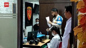 VIDEO: Provost Polda Periksa Penjual Bubur Viral Minta Tolong Kapolri