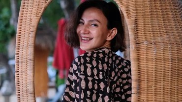 img-title Kritik Rombongan di Paris Fashion Week, Wanda Hamidah Sindir Ariel Cs?