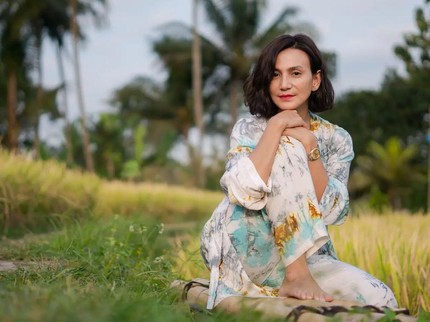 7 Potret Pesona Wanda Hamidah di Usia 44 Tahun, Makin Glowing dan Langsing!