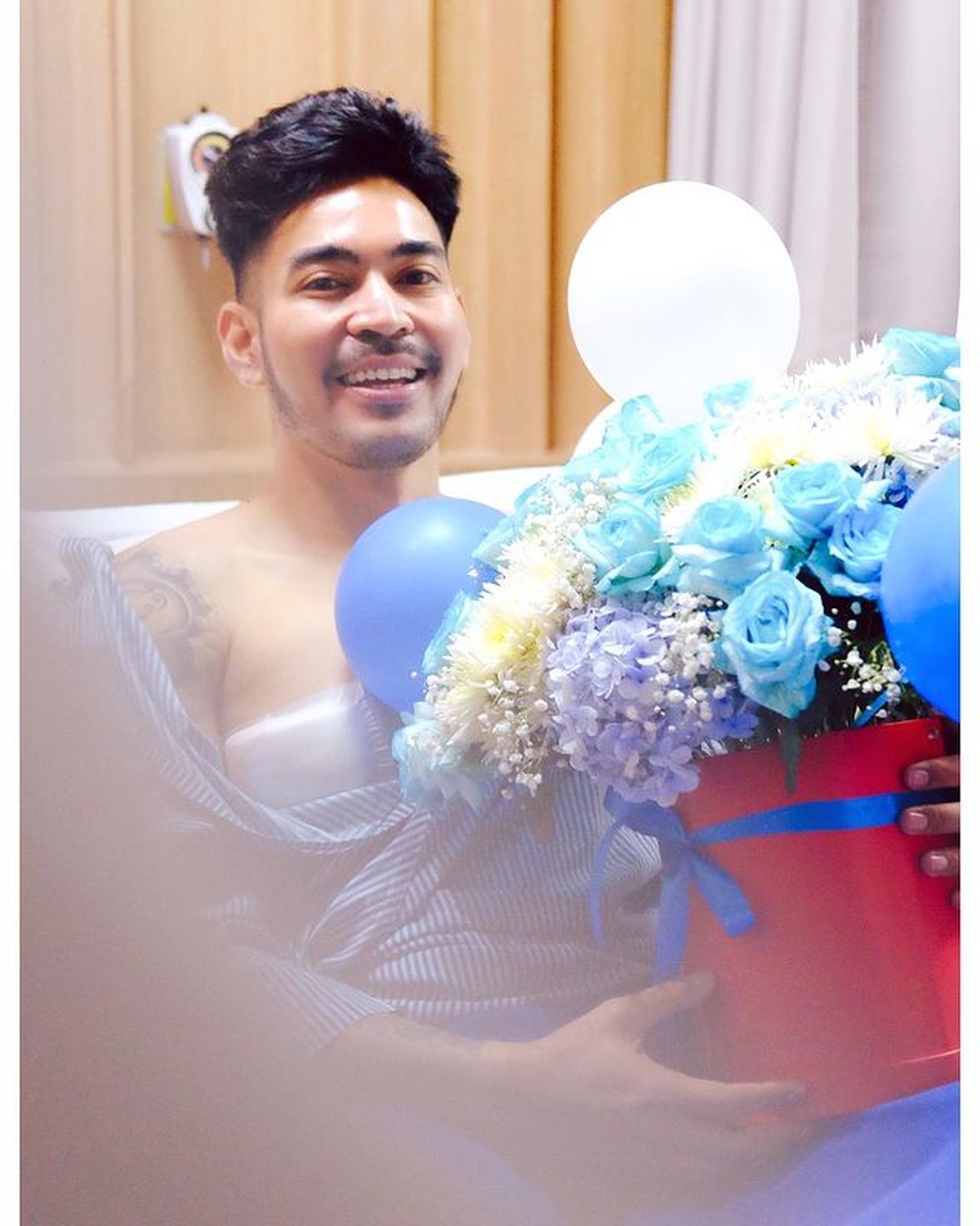 Kabar kurang menyenangkan datang dari Robby Purba yang jalani operasi karena idap tumor payudara&period; Yuk intip potretnya&excl;