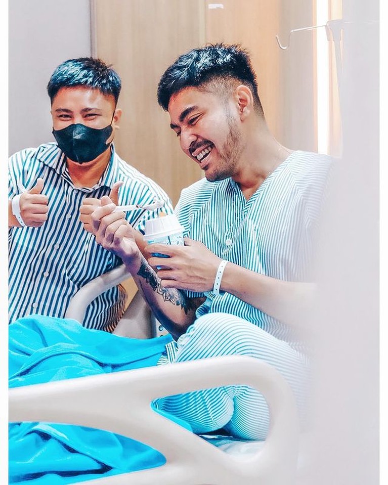 Kabar kurang menyenangkan datang dari Robby Purba yang jalani operasi karena idap tumor payudara. Yuk intip potretnya!