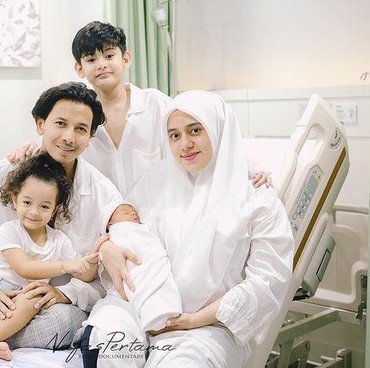 Ini Alasan Sonny Septian dan Fairuz A Rafiq Sunat Anak yang Baru Lahir