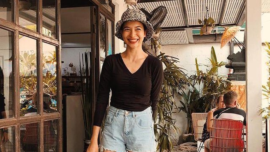 Web series Layangan Putus sedang jadi perbincangan publik, Putri Marino dan Anye Geraldine pun disorot. Yuk intip gaya mereka!