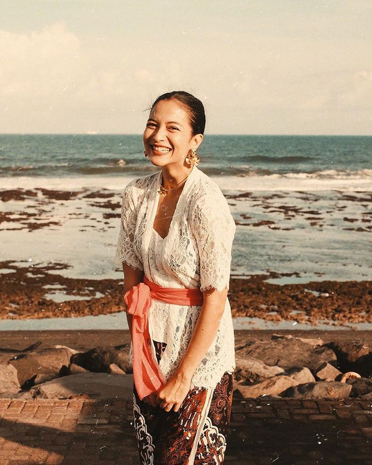 Web series Layangan Putus sedang jadi perbincangan publik&comma; Putri Marino dan Anye Geraldine pun disorot&period; Yuk intip gaya mereka&excl;