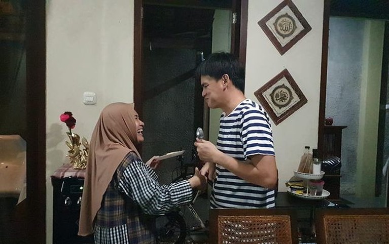 8 Potret Ikke Nurjannah dan Suami Berondong Ikke Nurjanah dan suami berondongnya, Karlie Fu makin mesra dan berencana memiliki momongan tahun depan. Yuk intip kemesraan mereka!