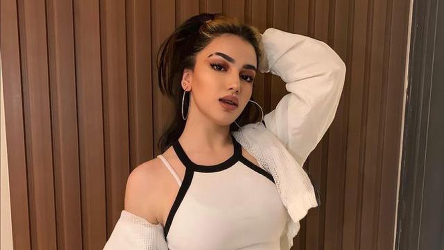 Cassandra Angelie pesinetron Ikatan Cinta bikin heboh usai diciduk prostitusi dan ditangkap polisi di sebuah hotel mewah. Yuk intip!