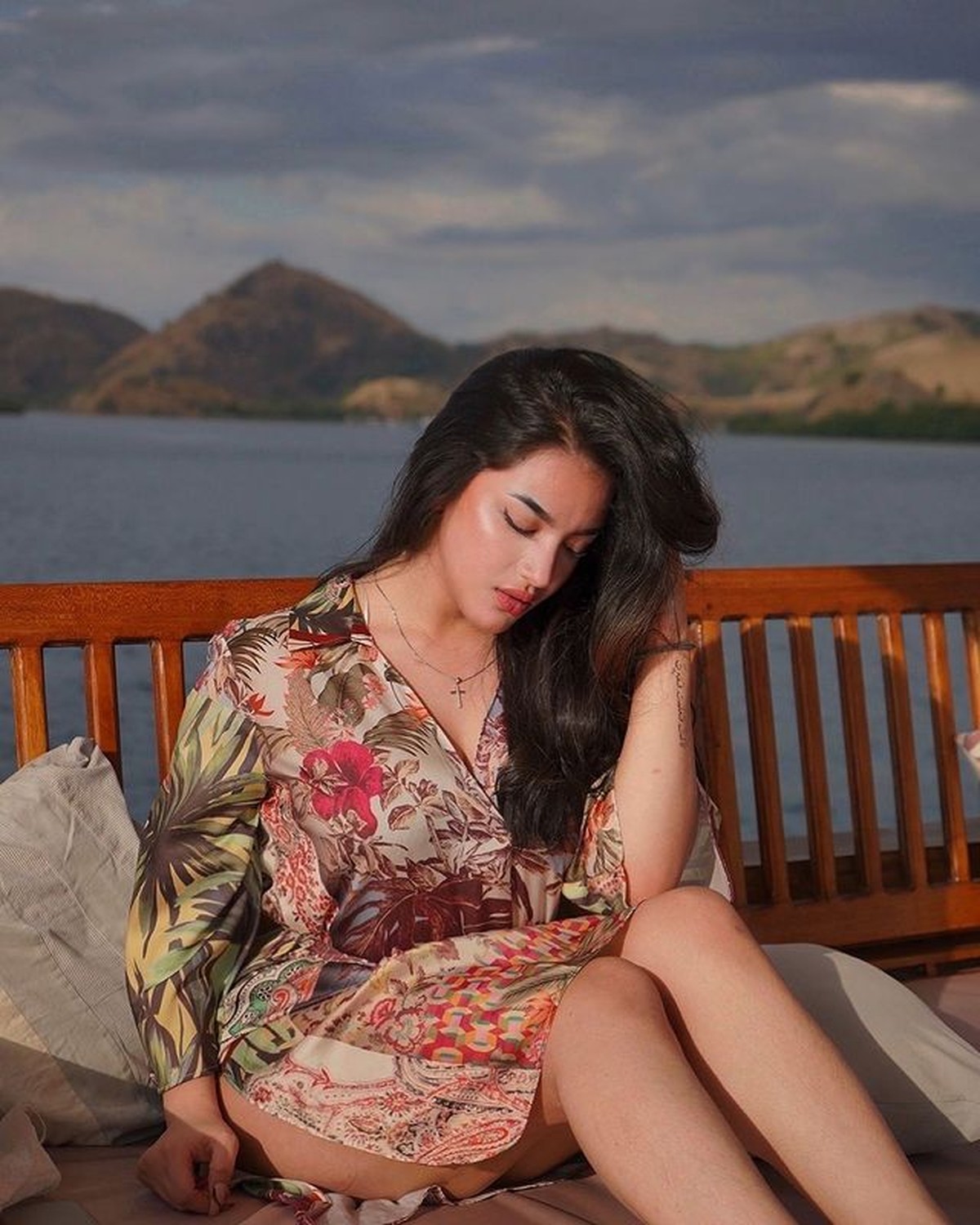 Cassandra Angelie pesinetron Ikatan Cinta bikin heboh usai diciduk prostitusi dan ditangkap polisi di sebuah hotel mewah&period; Yuk intip&excl;