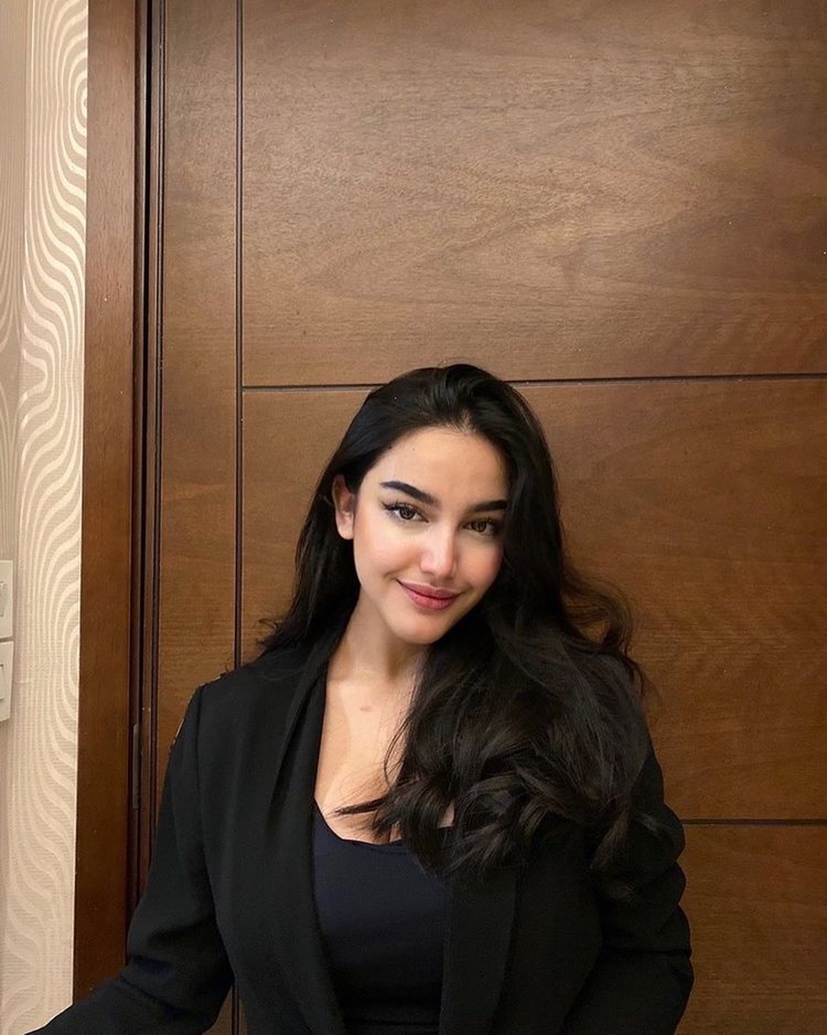 Cassandra Angelie pesinetron Ikatan Cinta bikin heboh usai diciduk prostitusi dan ditangkap polisi di sebuah hotel mewah&period; Yuk intip&excl;