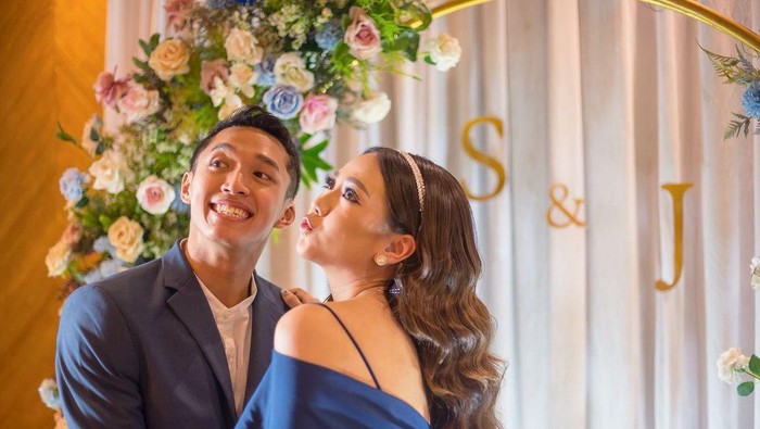 Sudah Tunangan, Begini Kecocokan Jonatan Christie dan Shanju Eks JKT48 Berdasarkan Astrologi Sudah Tunangan, Begini Kecocokan Jonatan Christie dan Shanju Eks JKT48 Berdasarkan Astrologi