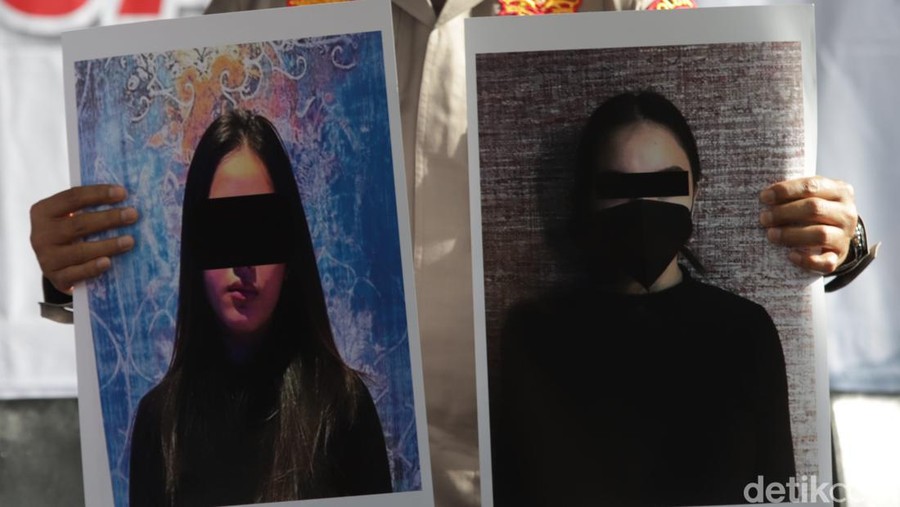 Kasus prostitusi Cassandra Angelie oleh Kabid Humas Polda Metro Jaya, Kombes Pol Endra Zulpan.