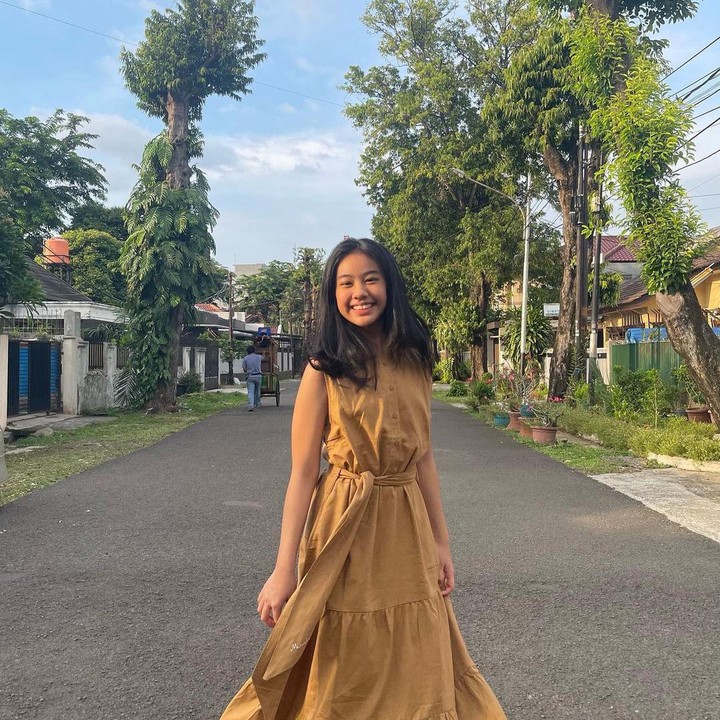 <p>Putri kedua Alya Rohali kini beranjak remaja. Diarra Annisa Rachbini sudah berusia 14 tahun dan tumbuh menjadi gadis yang cantik. (Foto: Instagram @diarrarachbini)</p>