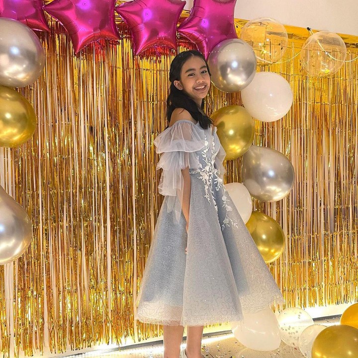 <p>Di acara itu, Diarra Rachbini tampil memesona dalam balutan gaun <em>off-shoulder</em> bak seorang princess nih. (Foto: Instagram @diarrarachbini)</p>