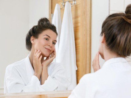 Bunda Harus Coba, Ini 5 Tips Cerahkan Wajah Kusam dengan Skincare Berbahan Alami