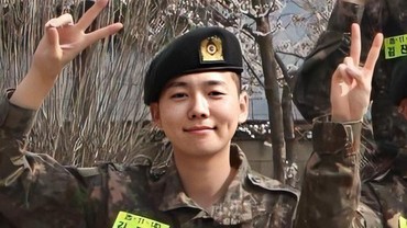 img-title Selesai Wajib Militer, Kim Jin Ho WINNER Disambut Fans dengan Suka Cita